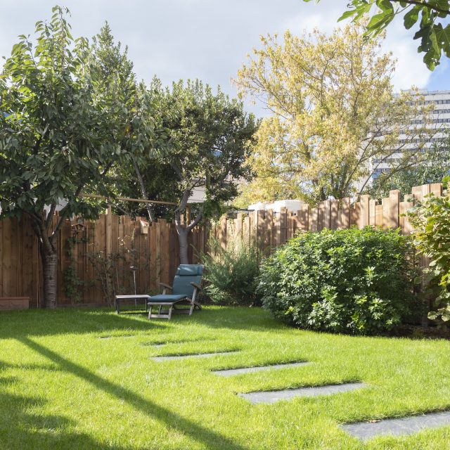 JARDIN-CREATION-PAYSAGISTE-AMENAGEMENT-JARDIN-94-GAZON-ARBRES-PASJAPONAIS-PLANTATION-PERGOLABIOCLIMATIQUE-DALLAGE-BETON (8)