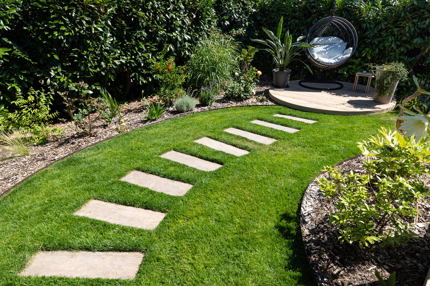 Comment créer un jardin harmonieux sans tomber dans le “trop”